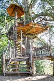 Cabane Dans Les Arbres Tribu A 5 Et 9 Metres Pour 11 Personnes Cabanes Sur L Eau Cabane Dans Les Arbres Conceptions De Maisons Dans Les Arbres Sejour Insolite