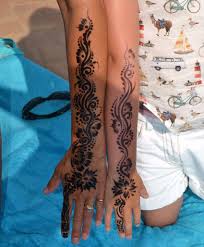 Little Girl Possibly Scarred For Life After Black Henna Tattoo Causes Chemical Burns Henna Tattoo Black Henna Hand Henna