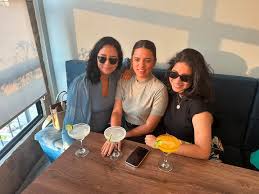 Reunión de señoras de las Lomas. Gracias ñaña por tus amigas, son lo  máximo! 📍 @casaperu.ec