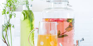Creer Un Bar A Eaux Avec Des Herbes Et Des Fruits Frais Sirop Fait Maison Boisson Sans Alcool Fruits