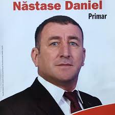 FOTO Daniel Năstase, primarul din Verneşti, a luat la pas comuna pentru a  asculta şi rezolva problemele cu care se confruntă localnicii