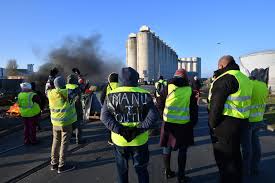 Location de voiture à villefranche sur saône. Nouveaux Rassemblements De Gilets Jaunes Des Depots Petroliers Bloques