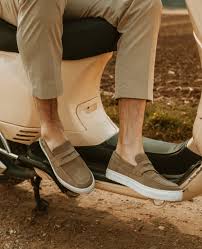 Bent u helemaal in de ban van het festivalseizoen? Zomerschoenen Checklist Voor Mannen Omoda