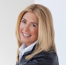 Stephanie Spence's Instagram, Twitter & Facebook