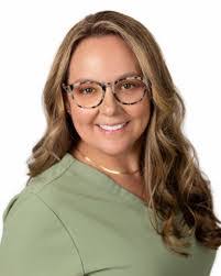 Tina Strohl's Instagram, Twitter & Facebook