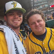 Kid sees an angel” • • Anaheim was top tier, I appreciate everyone for the  birthday love, love y'all 🙌🏽 • • #savannahbananas #bananaball #anaheim  #cali #socal #birthday #thesandlot #bertkreischer #ryokorain #angelsstadium  #explore #baseball