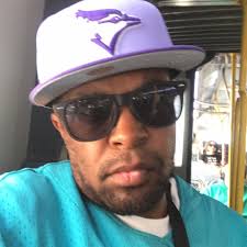 Miaaaaami fans, April 8 can't come soon enough!☀️ The #UFC287 pre-sale  officially starts now with Fight Club members up first ➡️ ufc.ac/416x8Kc