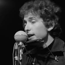 Brad Steckel asks: "What mic is Dylan singing into?" I'm thinking it is a  side-address Neumann... maybe a KM 56? Any one know for sure? #bobdylan  #BobDylanMovie #sideaddressmicrophone #Neumann #mysterymic
