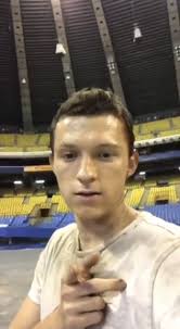 Awww I Miss His Long Hair Tom Holland Fanfiction Tom Holland Spiderman Tom Holland