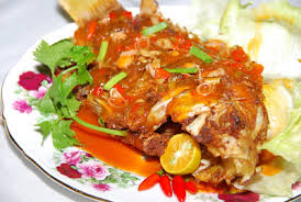 Panaskan minyak masak di dalam kuali. Resepi Masakan Ikan Talapia Merah