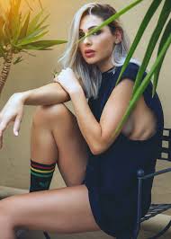 Anna Tatangelo - Free sexy pics, galleries & more at Babepedia