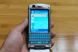 Classic phone] Sony Ericsson P990i: top ...