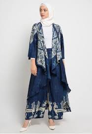 Set Pakaian Muslim Dengan Detail Motif Etnik Detail Atasan Warna Biru Desain Open Front Unlined Regular Fit M Pola Gaun Pakaian Jelita Model Pakaian
