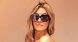 Scrive per panorama e cura il blog politicamente scorretta. Annalisa Chirico Tette Fuori Per Salvini Il Clamoroso Scatto Intimo Dentro Il Camerino Cosa C E Sotto Mag 24 Informazione Indipendente