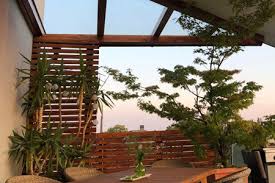 Überdachung garten haus und garten garten terrasse gartenanlage überdachte terrassen terrassen ideen pergola überdachung hinterhof haus design. Uberdachung Hauseingange Terrassen Swimmingpools Holzlagerplatze Ubergange Zum Carport