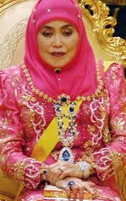 1788 odali bir sarayda yasiyor. 50 Royalti Ideas Malaysia Brunei Baju Kahwin