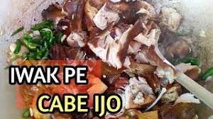 Resep sambel ijo teri pete oleh erni dwip resep masakan resep resep masakan from sambal cabai ijo selalu menjadi penyempurna masakan padang. Resep Ikan Asap Cabe Ijo Iwak Pe Ikan Pari Enak Youtube