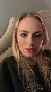 Mackenzie Williamson's Instagram, Twitter & Facebook