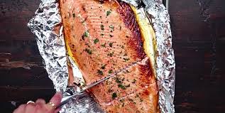 Ce Saumon Au Miel Et A L Ail Est D Une Simplicite Desarmante Recettes Ma Fourchette Fish Recipes Cooking Recipes Recipes