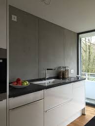 Betonlook In Der Kuche Betonoptik Betonputz Wandputz Kalkputz Mineralputz Wohnzimmer Ideen Wandfarbe Grau Fliesenspiegel Kuche Betonoptik Kuchen Mobel