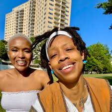 Survival of the Thickest: Essays : Buteau, Michelle: Amazon.co.za: Books