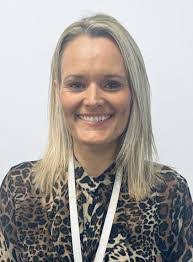 Danielle Hewlett's Instagram, Twitter & Facebook