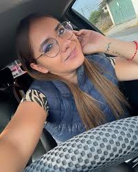 Itzel Valencia (@itzivalencia) • Instagram photos and videos