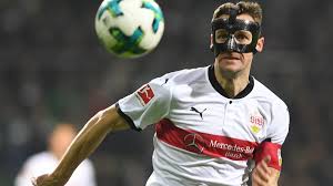 Am dienstag hat der 1. Vfb Stuttgart Gentner Hat Den Unfall Schnell Bewaltigt Sport Sz De