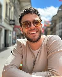 Larissa Widmer's Instagram, Twitter & Facebook