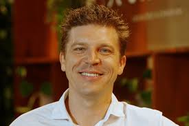 Como a sala da casa virou o ponto de partida para o sucesso da Completa  Locações & Cenários