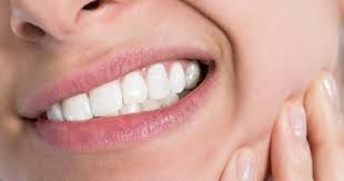 Cara mengatasi gigi ngilu dengan bahan alami yang terakhir adalah menggunakan madu dan air hangat. 5 Cara Hilangkan Sakit Gigi Dengan Berkesan The Diagnosa