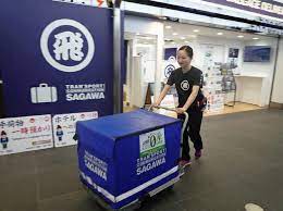 Japan's shippers lend tourists a hand with luggage - Nikkei Asia