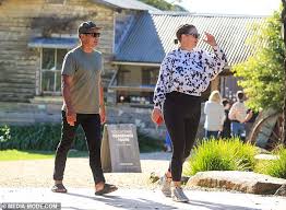 Ant anstead says he's lost weight amid his split from wife christina anstead. Comedian Celeste Barber Enjoys A Low Key Lunch Date With Her Hot Husband Api Robin In Byron Bay Daily Mail Online
