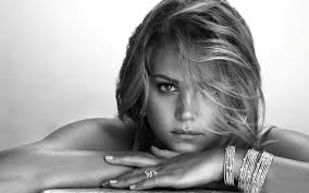 Black And White Jewelry Photography Pin By Alex Habbit On Jewelry Models Professional Portrait Photography Portrait Photography Beauty