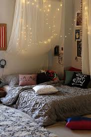 Le Ciel De Lit Qui Va Changer L Ambiance Chez Vous Ciel De Lit Chambre Hipster Decoration Chambre