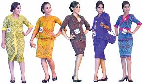 Jahitan dan pembuatan baju kebaya bali ini menggunakan kain dari brokat, sifon dan kain kebaya kombinasi. Endek Dalam Gaya Elegan Cybertokoh Com