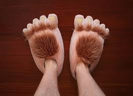 Les Chaussons Qui Vous Transforment En Bilbo Le Hobbit Pieds De Hobbit Pantoufle Chaussures Droles