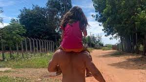 Pai leva filha para se vacinar contra Covid escondido da mãe da criança e é  ameaçado: 'nunca mais você vai vê-la' | Mato Grosso do Sul | G1
