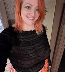 Girl do you even know how cute you are. Gorgeous smile sparkling eyes and  no makeup. You certainly don't need makeup to look good. HMU.