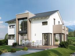 Fertighaus Modern Mit Satteldach Architektur Wintergarten Erker Mit Balkon Verglastem Quergieb Narrow Lot House Plans Architecture House Modern House Design