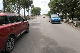 .jalan raya menunjukkan punca kemalangan adalah disebabkan oleh faktor manusia berdasarkan kepada fakta lebih 59% kemalangan berlaku di jalan lurus, lebih © universiti teknologi malaysia. Kerajaan Perlu Terima Hakikat Keadaan Jalanraya Boleh Jadi Punca Kemalangan Careta