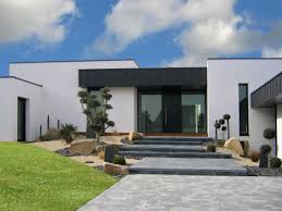 Parfait Entree Exterieur Maison Contemporaine And La Description En 2020 Maison Contemporaine Amenagement Entree Maison Entree De Maison Exterieur