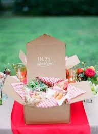 10 Summer Picnic Wedding Ideas Elizabeth Anne Designs The Wedding Blog Picnic Party Picnic Wedding Picnic Box
