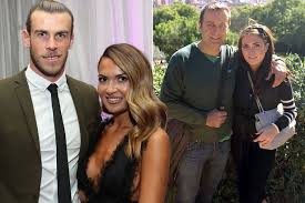 They did engagement in 2016 and they announced it on social media. Gareth Bale Calls Off Wedding Amid Family Turmoil And Childhood Sweetheart S Rift With Ex Con Dad Uk News Newslocker