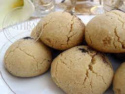 Fêtons cela comme il se doit avec quelques. Ghribiya Avec L Huile Ta3 Ezit Le Blog De Recette De Ratiba Gateaux Algeriens Cuisine Facile Gateau Facile Ghribia Recette Beignet Facile Recette Ghribia