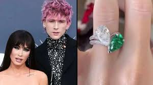 Megan Foxs engagement ring was designed to cause physical pain when taken  off! 🙀 Does love should be painful? Check the comments!👇