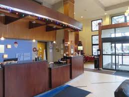 Free wifi in public areas, free self parking, and a free airport shuttle are also provided. Holiday Inn Schaumburg Rolling Meadows Sebogo