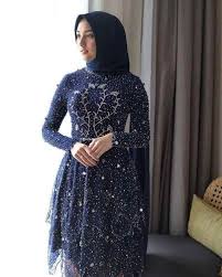 Salah satunya yaitu dress brokat putih modern yang sangat digemari para seseorang yang ingin tampil modis. 7 Potret Anggun Berkelas Citra Kirana Dengan Kebaya Navy Saat Lamaran