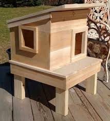 Outdoor Cat House On Platform Cat House Diy Dog House Diy Outdoor Cat House
