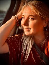 Hoera! LemBi viert vandaag zijn 29e verjaardag! 🥳🍎🎉 Al 29 jaar kweken  wij, Kris en Ingrid, onze eigen appels en peren. Dat doen we met heel veel  liefde voor de natuur en,